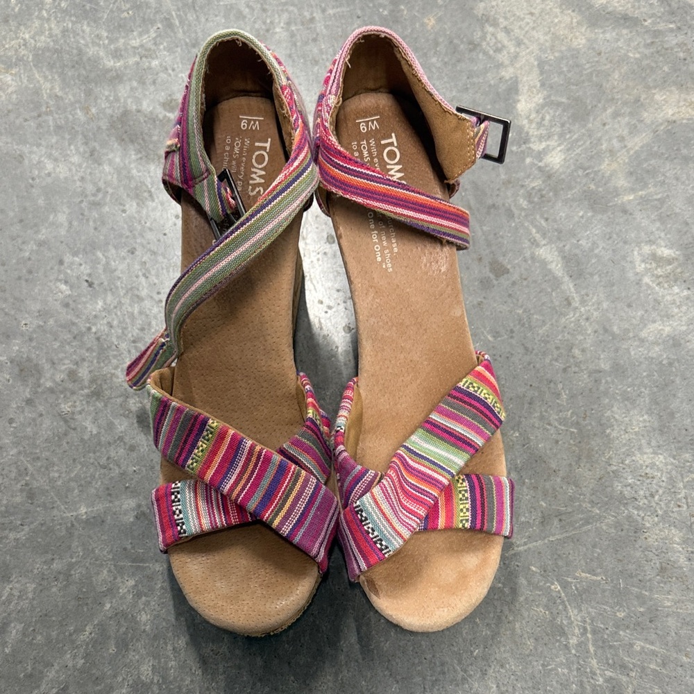 Tom’s size 9 cork wedge sandals